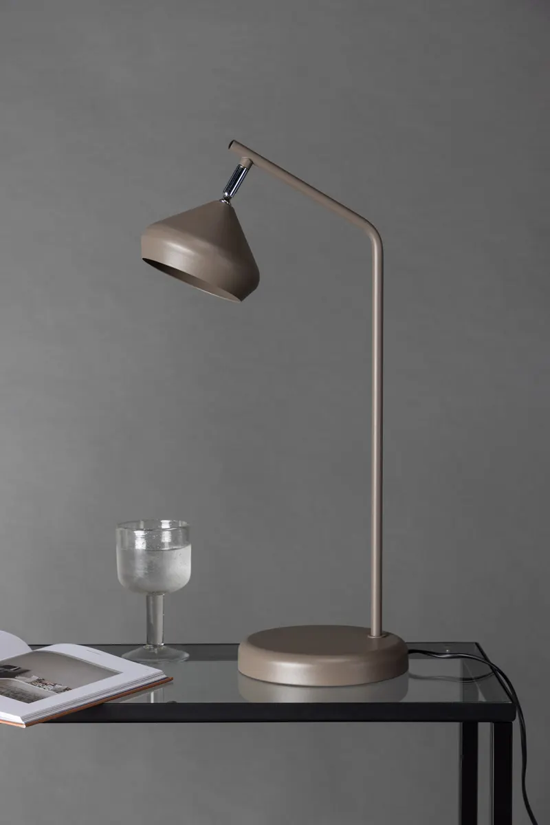 Isaberg Tischlampe mit Glockenschirm, im Wohnraum, Ansicht 2