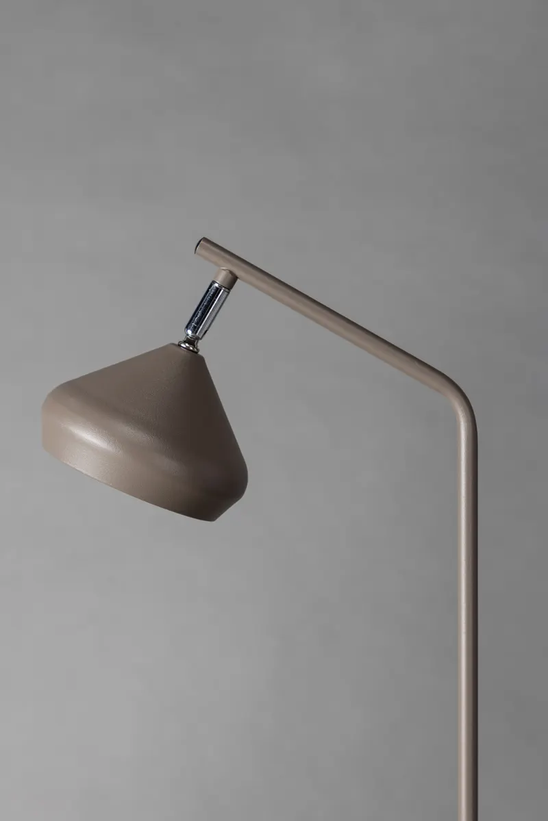 Isaberg Tischlampe mit Glockenschirm, im Wohnraum, Ansicht 3