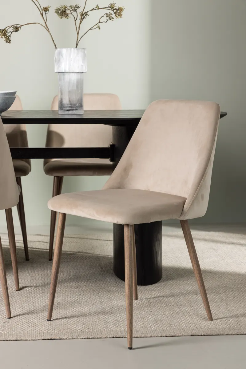 Isolde & Night Essgruppe mit ovalem Esstisch und 4 gepolsterten Stühlen in Schwarz, Beige, Gestell Walnuss, im Wohnraum, Ansicht 2