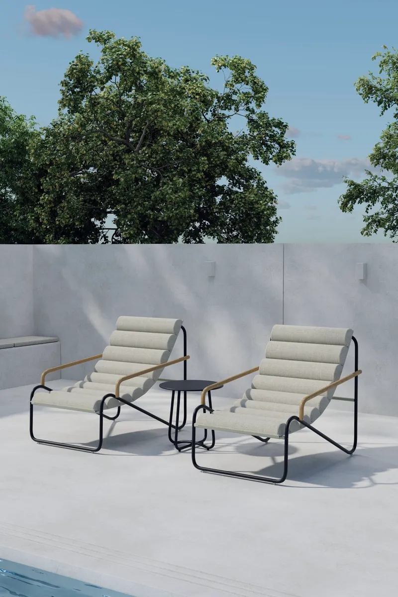Ithaka Gartenlounge mit zwei Loungesesseln und Rundtisch in Beige, im Wohnraum