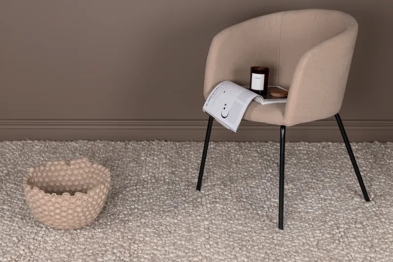 Jajru Wollteppich, handgewebt mit Knotenstruktur in 300 × 200 cm, Beige, im Wohnraum, Ansicht 2