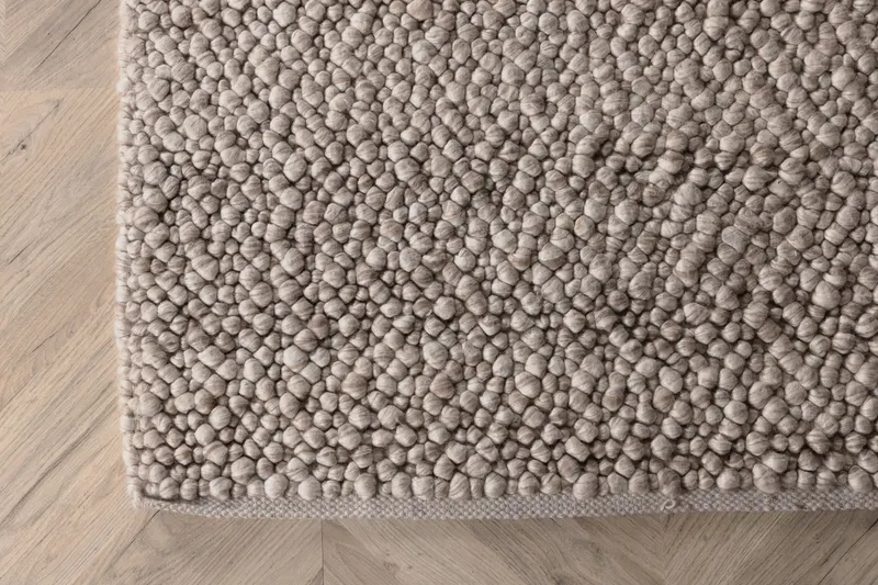 Jajru Wollteppich, handgewebt mit Knotenstruktur in 300 × 200 cm, Beige, im Wohnraum, Ansicht 4