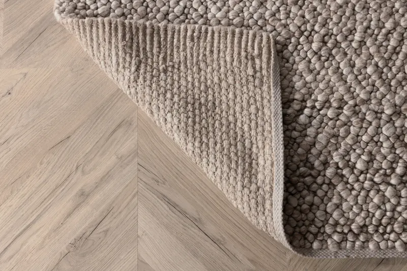 Jajru Wollteppich, handgewebt mit Knotenstruktur in 300 × 200 cm, Beige, im Wohnraum, Ansicht 5