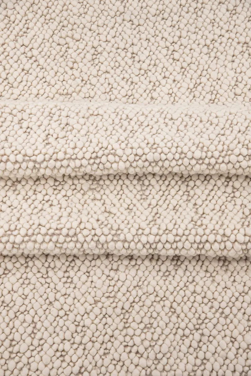 Jajru Wollteppich, handgewebt mit Knotenstruktur in 300 × 200 cm, Weiß, im Wohnraum, Ansicht 3