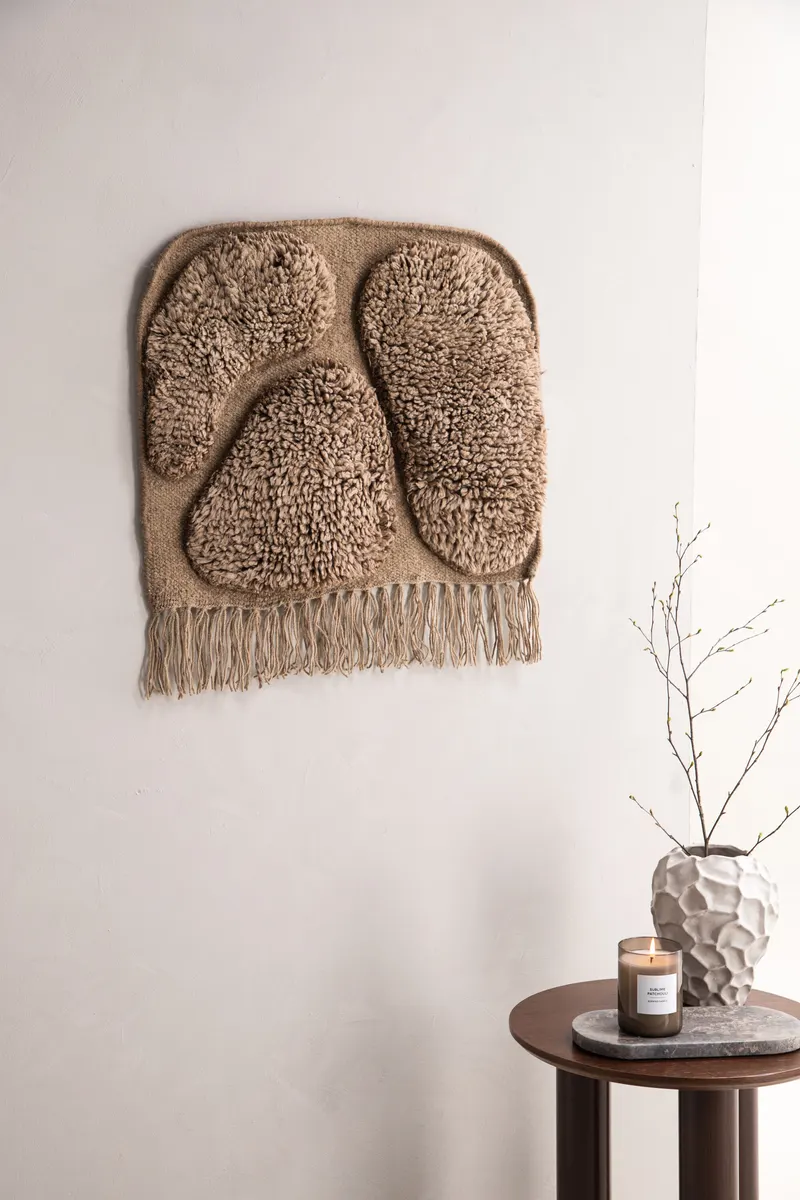 Jakobsö Wandbehang aus Wolle im Boho-Stil mit Fransen in Braun, im Wohnraum, Ansicht 1