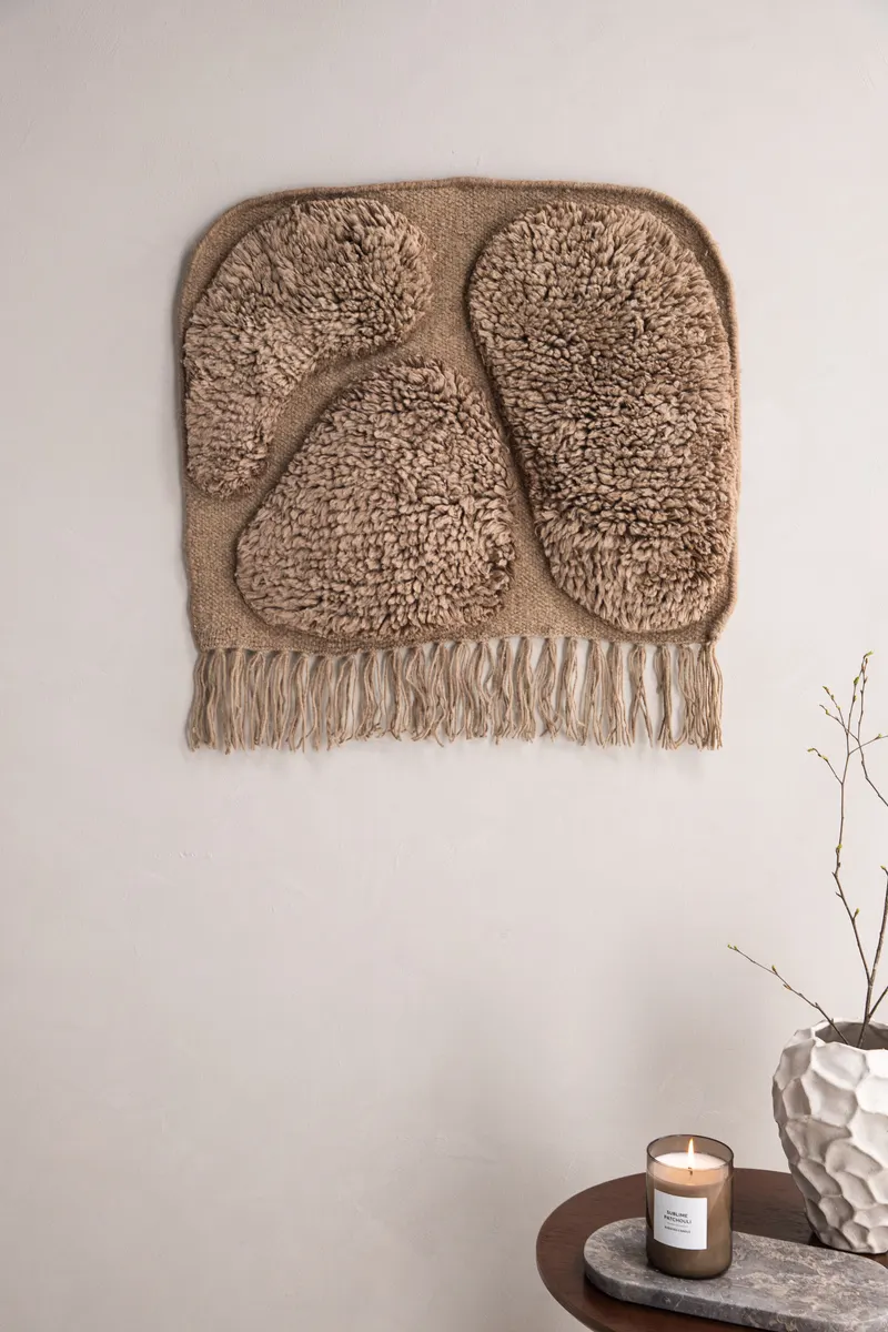 Jakobsö Wandbehang aus Wolle im Boho-Stil mit Fransen in Braun, im Wohnraum, Ansicht 2