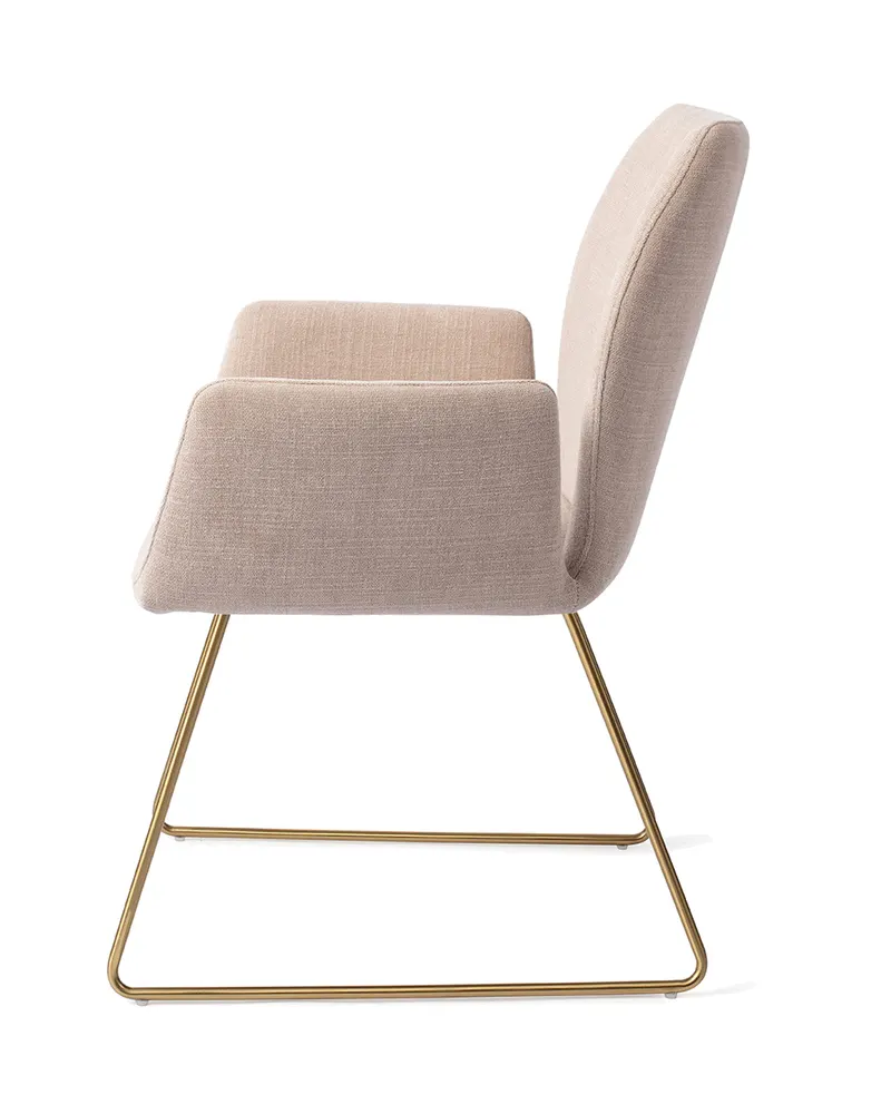 Misaki Esszimmerstuhl mit Armlehnen von Jesper Home in Sand Strand, Slide, Gold, Ansicht 2