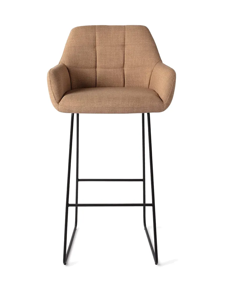 Noto Barhocker mit Armlehnen von Jesper Home in Barhöhe, Toasted Toffee, Slide, Ansicht 1
