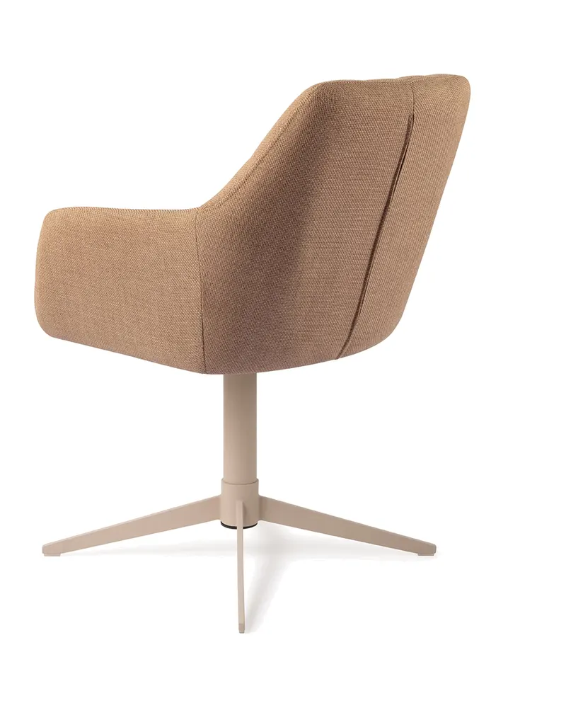 Noto Esszimmerstuhl mit Armlehnen von Jesper Home in Toasted Toffee, Quad, Beige, Ansicht 4