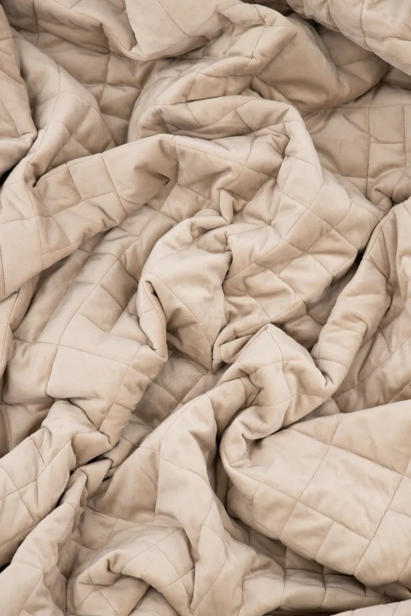 Jilly gesteppte Tagesdecke in 260 × 260 cm, Beige, im Wohnraum, Ansicht 2