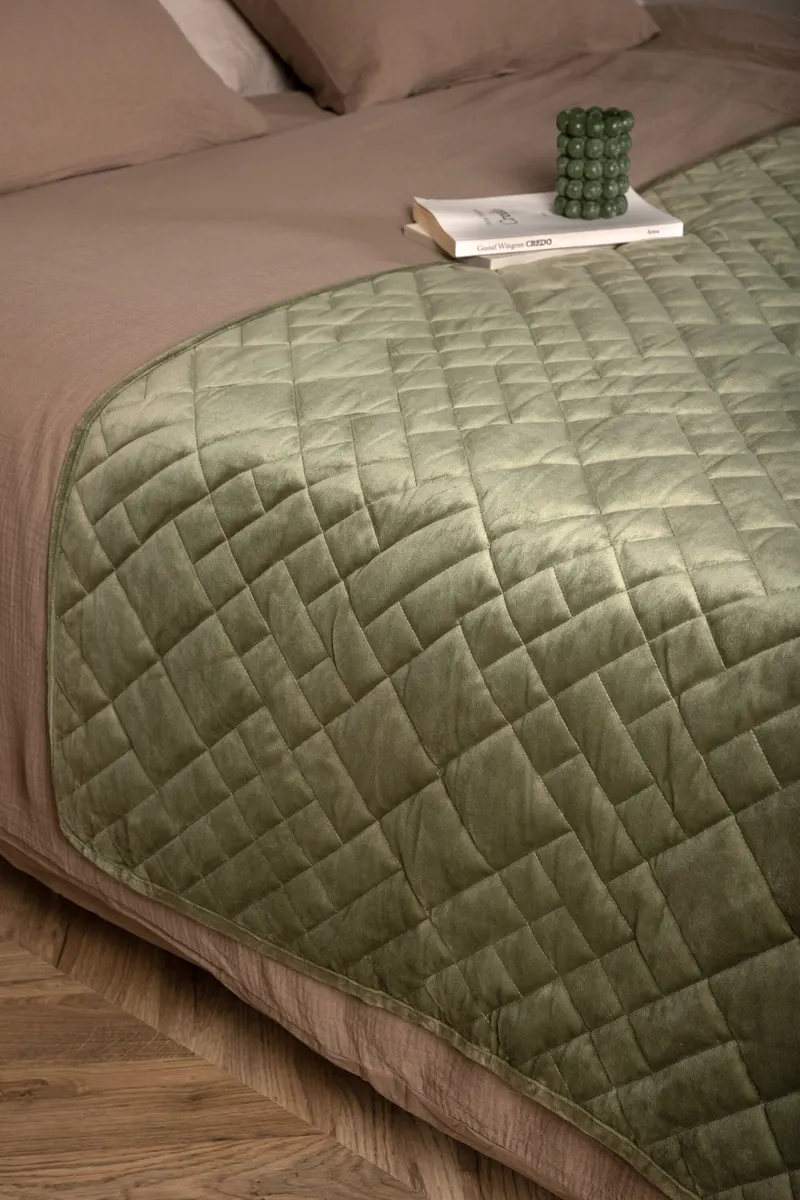 Jilly gesteppte Tagesdecke in 80 × 260 cm, Grün, im Wohnraum, Ansicht 3
