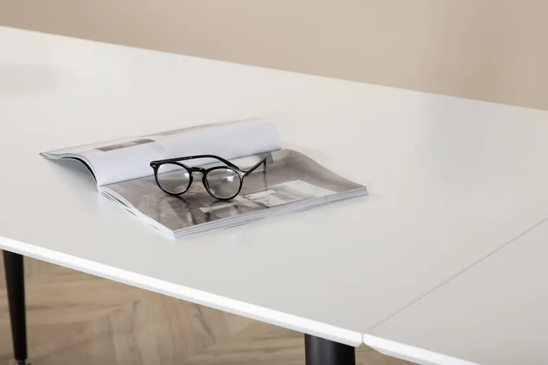 Jimmy ausziehbarer Esstisch mit HPL-Platte in 150 × 90 cm, im Wohnraum, Ansicht 4