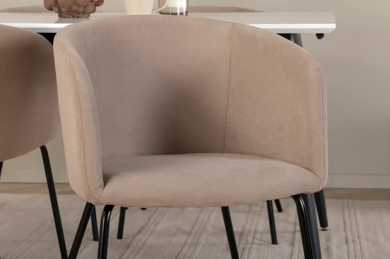 Jimmy & Berit Essgruppe mit weißem Esstisch und 4 Polsterstühlen in Beige, Gestell Schwarz, im Wohnraum, Ansicht 5