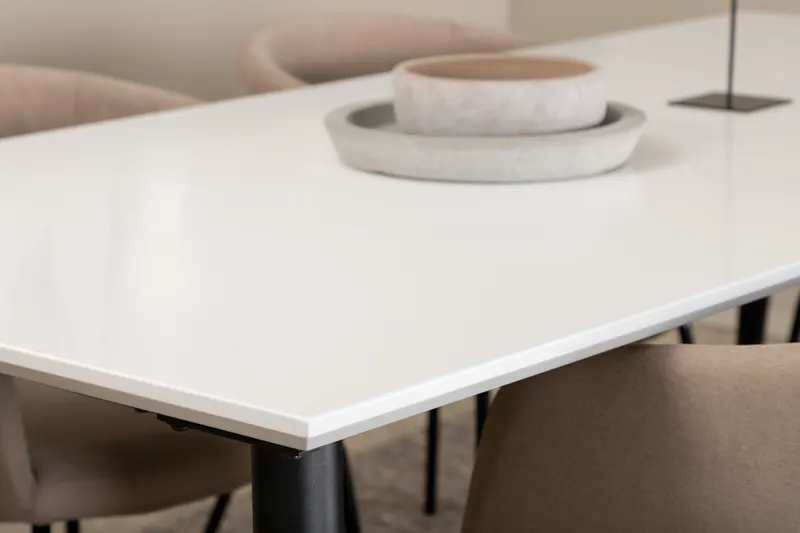 Jimmy & Berit Essgruppe mit weißem Esstisch und 6 Polsterstühlen in Beige, Gestell Schwarz, im Wohnraum, Ansicht 4