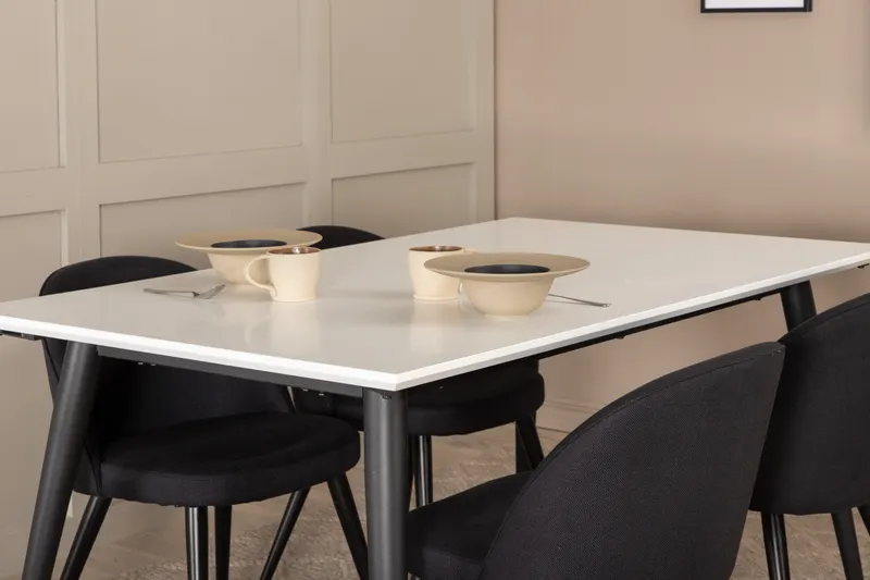 Jimmy & Velvet Essgruppe mit weißem Esstisch und 4 Polsterstühlen in Schwarz, im Wohnraum, Ansicht 3