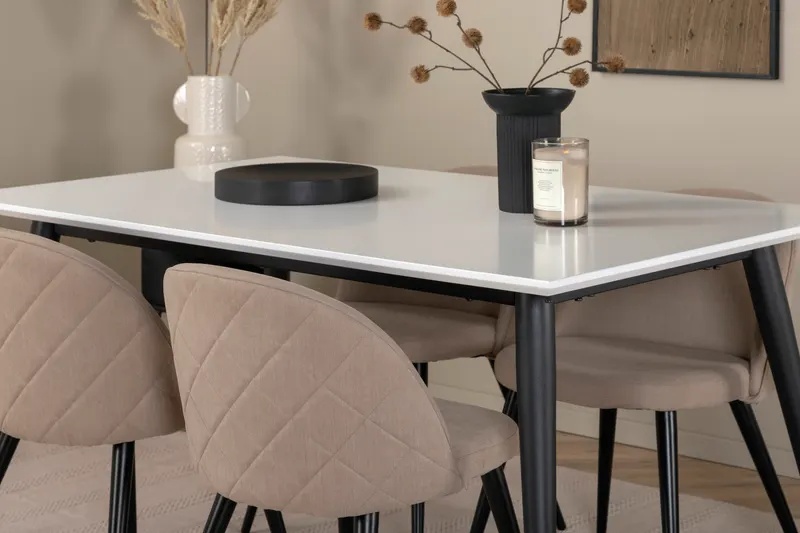Jimmy & Velvet Essgruppe mit weißem Esstisch und 4 Polsterstühlen in Beige, Gestell Schwarz, im Wohnraum, Ansicht 3