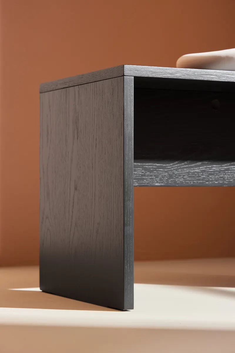 Juni kleiner Couchtisch 58 × 35 cm mit Seitenwangen in Schwarz, im Wohnraum, Ansicht 3