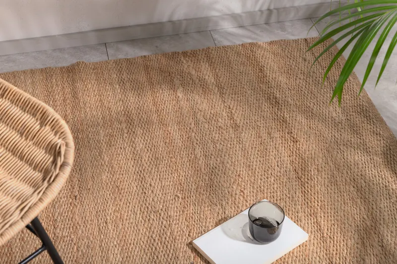 Kali Juteteppich aus 100 % Jute in 300 × 200 cm, Natur, im Wohnraum, Ansicht 3