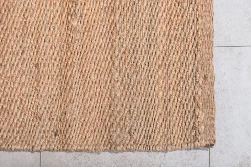 Kali Juteteppich aus 100 % Jute in 300 × 200 cm, Natur, im Wohnraum, Ansicht 4