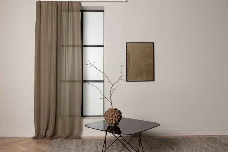 Kaya Vorhang in 290 × 140 cm, Braun, im Wohnraum, Ansicht 2