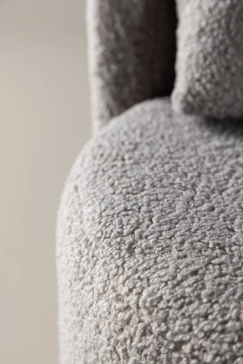 Kelso Kindersofa aus Teddystoff mit 2 Kissen in Grau, im Wohnraum, Ansicht 4