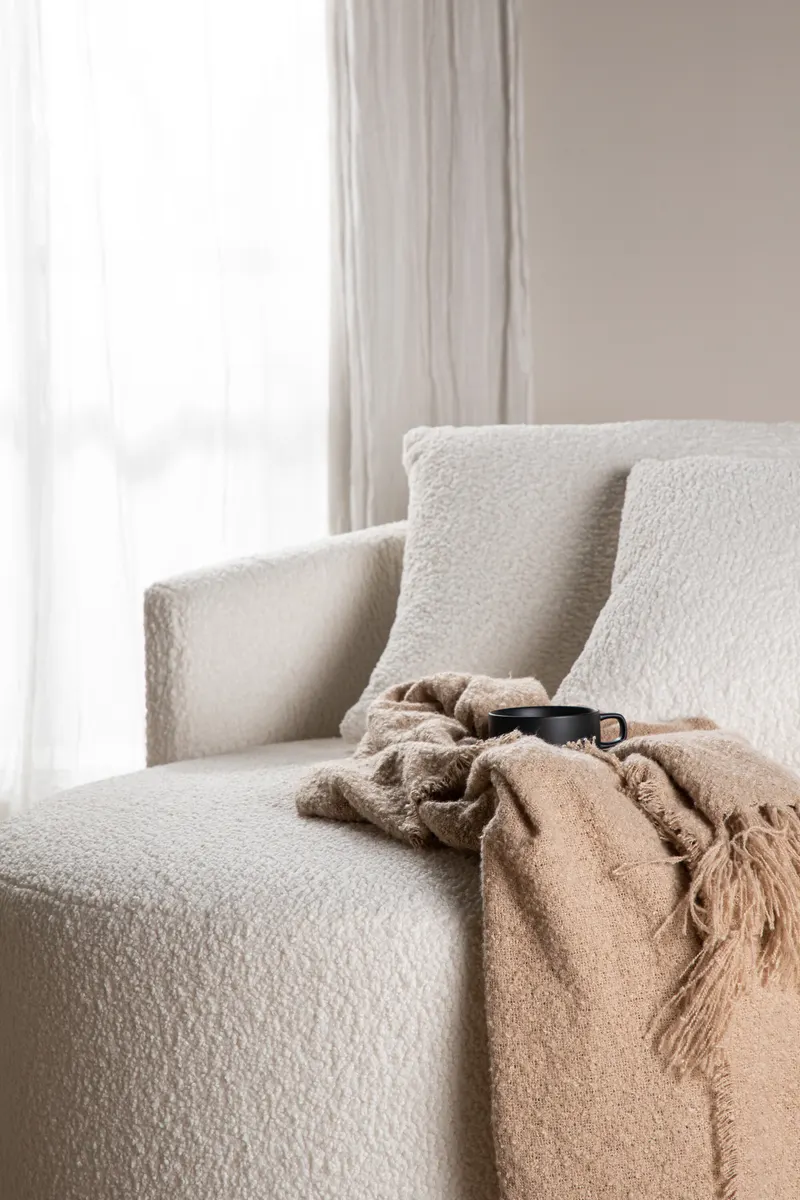 Kelso rundes Sofa mit Ø 120 cm in Weiß, Gestell Schwarz, im Wohnraum, Ansicht 2