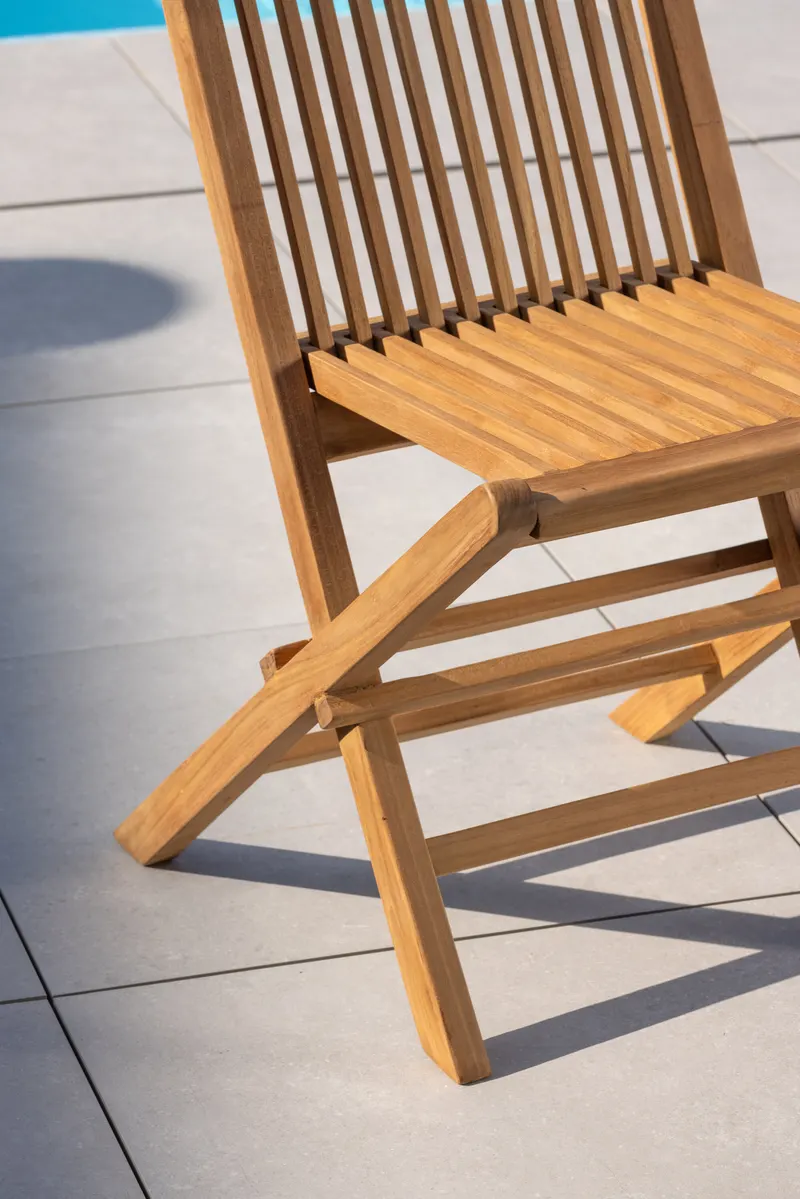 Kenya Gartenstühle aus Teak im 2er-Set in Natur, im Wohnraum, Ansicht 2