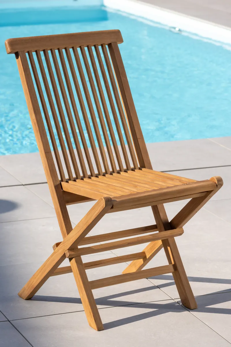 Kenya Gartenstühle aus Teak im 2er-Set in Natur, im Wohnraum, Ansicht 3