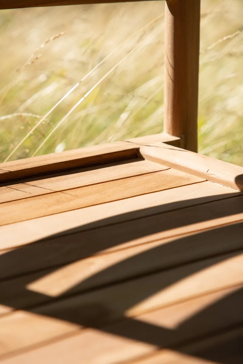 Kenya Gartenstuhl aus Teak mit Querleisten in der Lehne, im Wohnraum, Ansicht 4