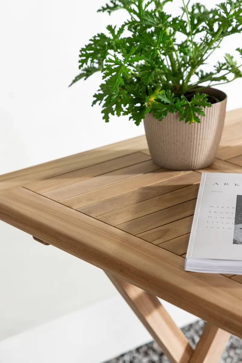 Kenya klappbarer Balkontisch aus Teak in 70 × 70 × 75 cm, im Wohnraum, Ansicht 3