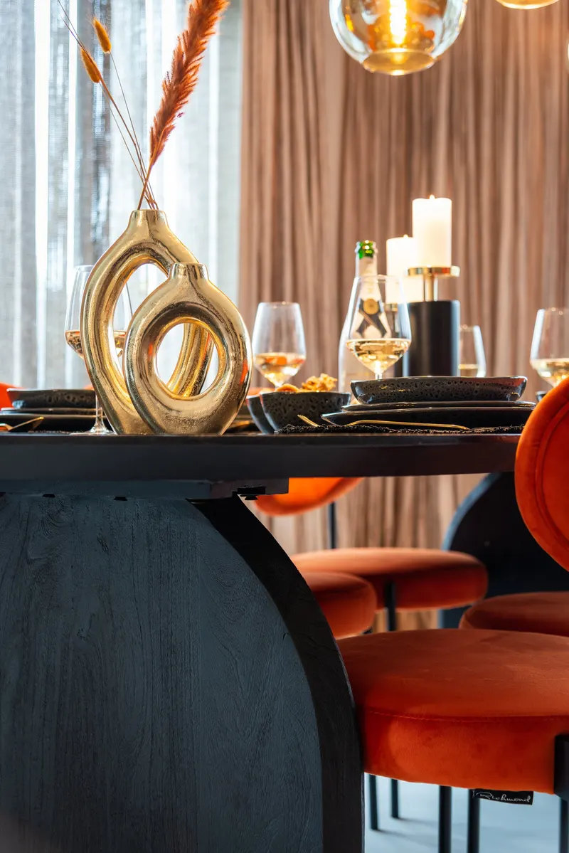 Kerzenständer Caya klein in Schwarz/Goldfarben von Richmond Interiors, Wohnbeispiel 12, im Wohnraum