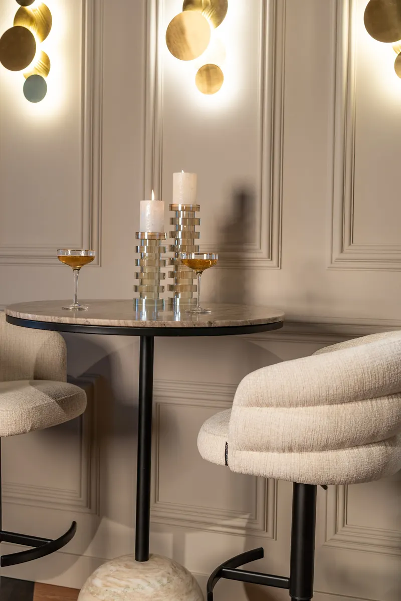 Wandleuchte Collin, Goldfarben, gebürstet von Richmond Interiors, Wohnbeispiel 6, im Wohnraum