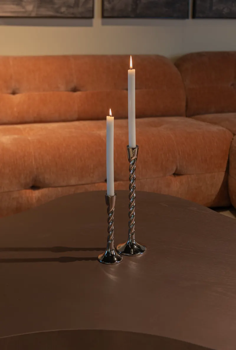 Kerzenständer Crillon, silberfarben, groß von Richmond Interiors, Wohnbeispiel 5, im Wohnraum
