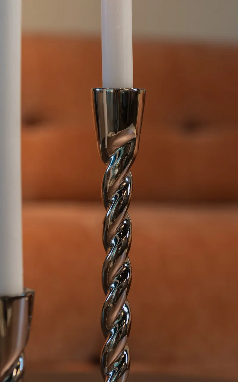 Kerzenständer Crillon, silberfarben, groß von Richmond Interiors, Wohnbeispiel 6, im Wohnraum