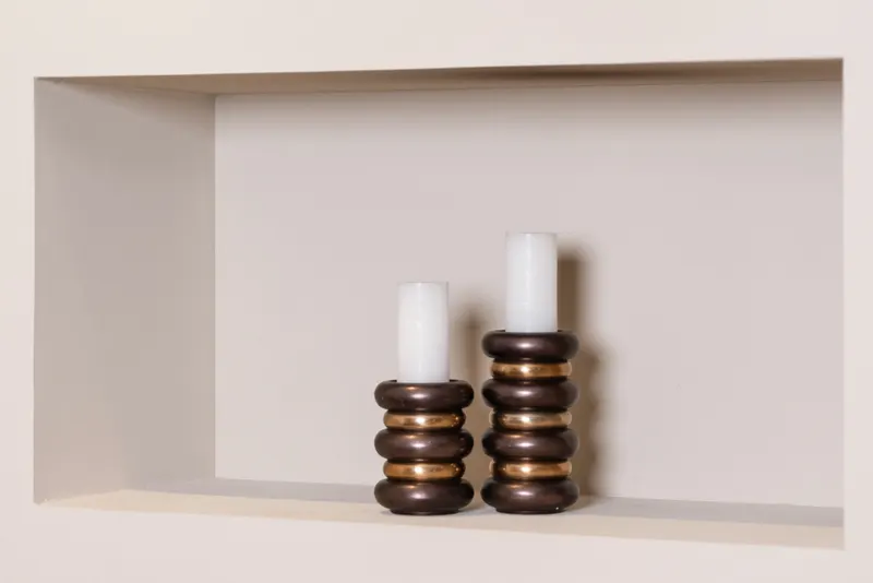 Kerzenständer Eve, Bronzefarben, groß von Richmond Interiors, Wohnbeispiel 6, im Wohnraum