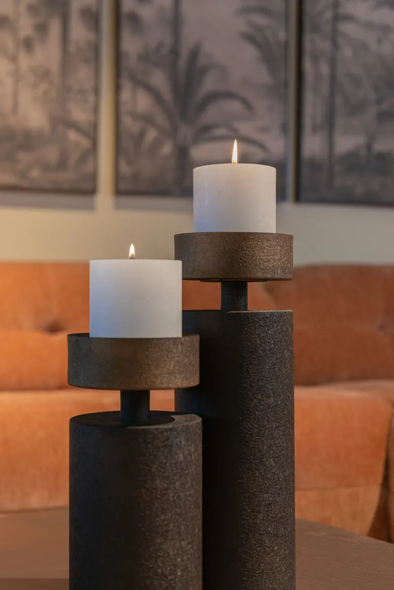 Kerzenständer Harlow, Messingfarben antik, groß von Richmond Interiors, Wohnbeispiel 5, im Wohnraum