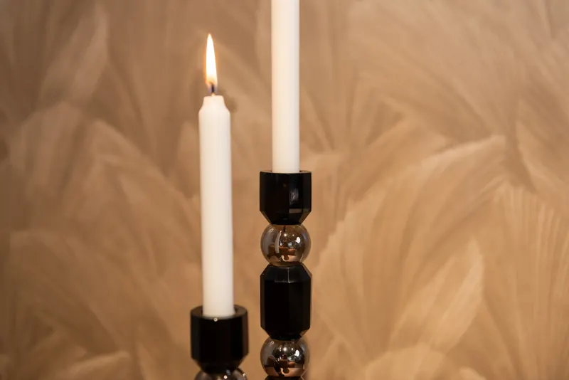 Kerzenständer Jessy, Schwarz, groß von Richmond Interiors, Wohnbeispiel 5, im Wohnraum