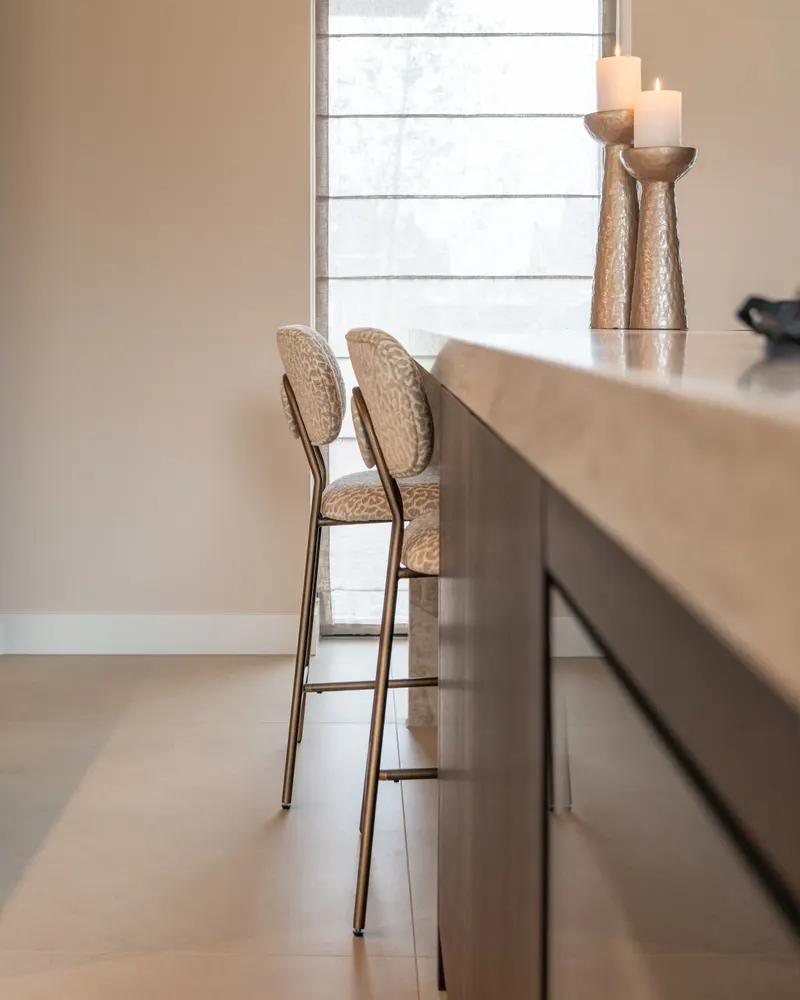 Kerzenständer Juana groß, beige von Richmond Interiors, Wohnbeispiel 5, im Wohnraum