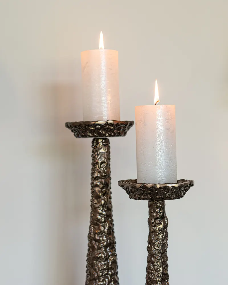 Kerzenständer Moan, Gold gebürstet, groß von Richmond Interiors, Wohnbeispiel 7, im Wohnraum