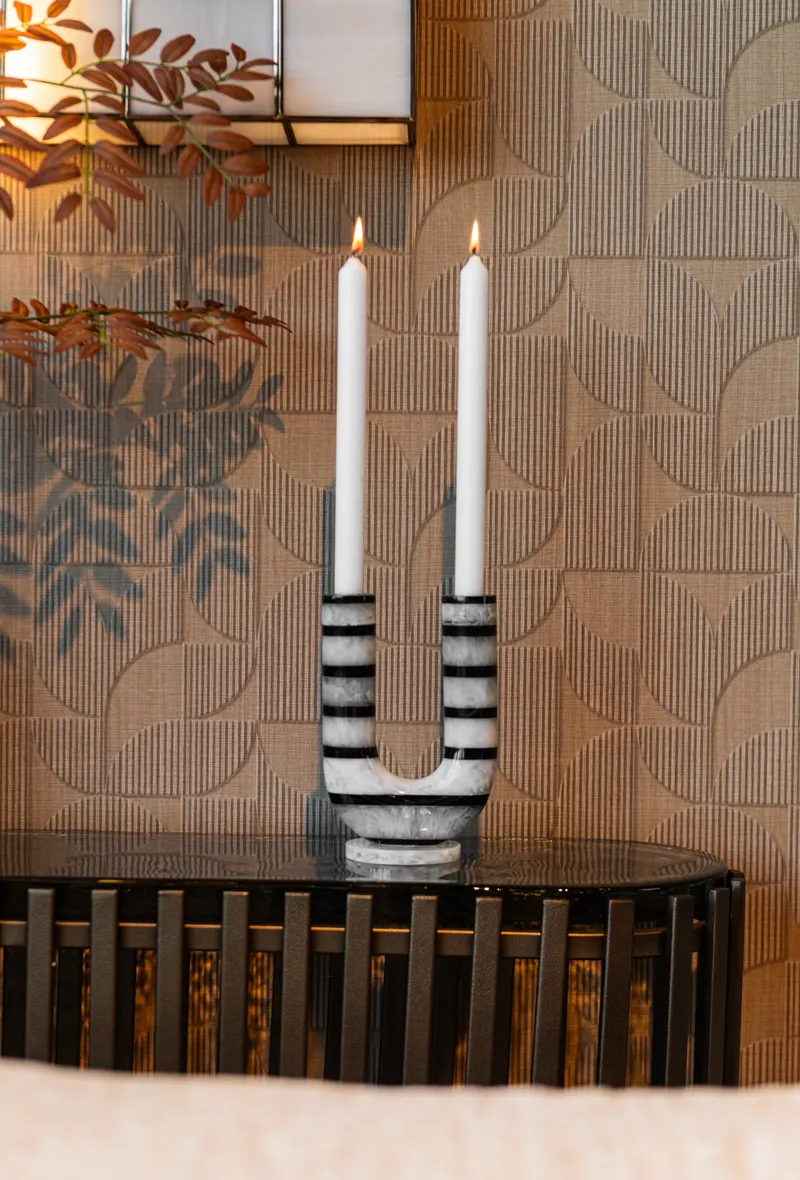 Kerzenständer River, Schwarz/Weiß von Richmond Interiors, Wohnbeispiel 4, im Wohnraum