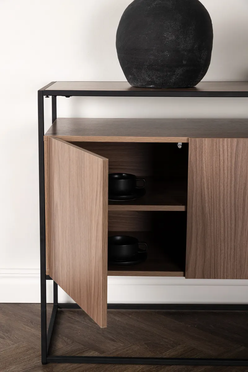 Kingsport Sideboard mit Stahlrahmen in Walnuss, Gestell Schwarz, im Wohnraum, Ansicht 2