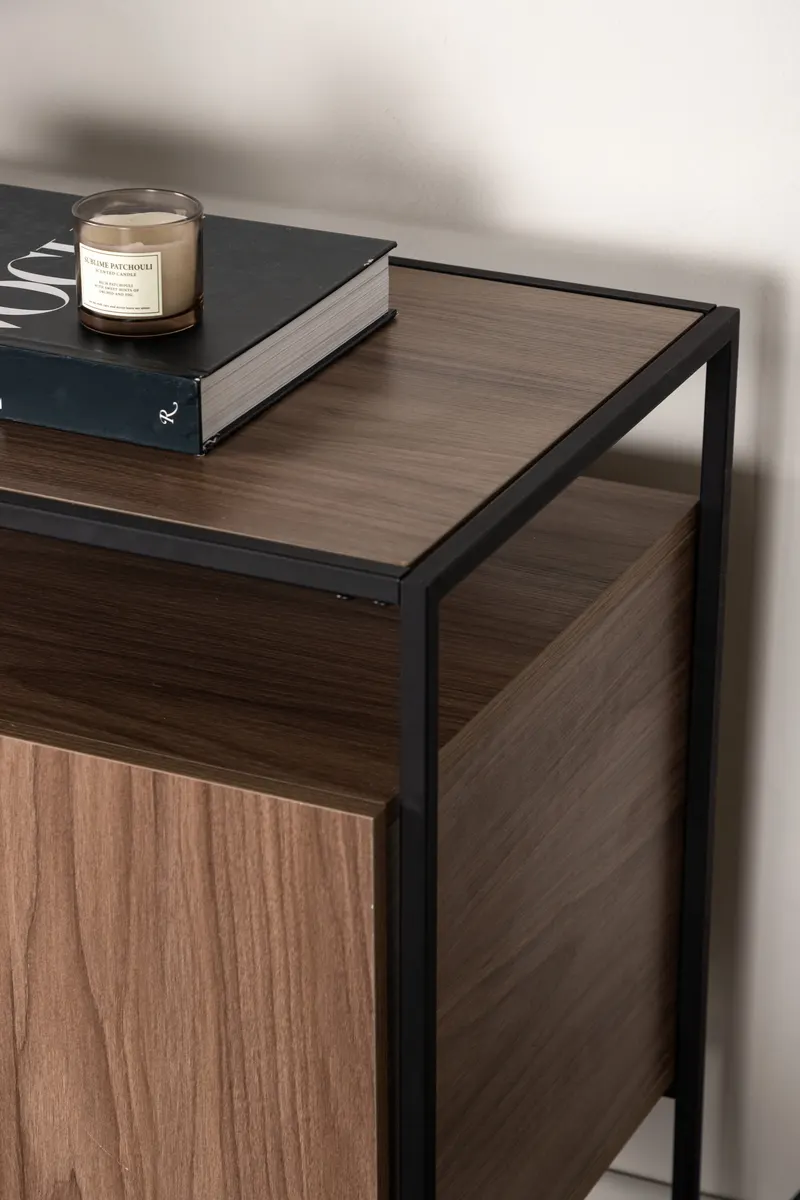 Kingsport Sideboard mit Stahlrahmen in Walnuss, Gestell Schwarz, im Wohnraum, Ansicht 3