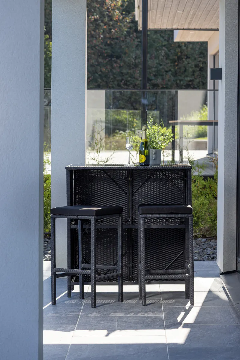 Knock Balkonset mit Bartisch und zwei Barhockern, im Wohnraum, Ansicht 1
