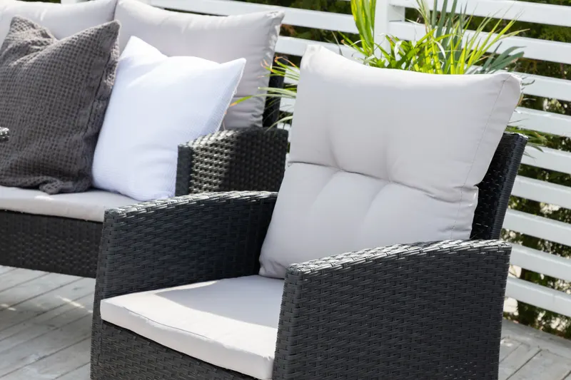 Knock Gartenlounge mit Esstisch und Hockern, im Wohnraum, Ansicht 3