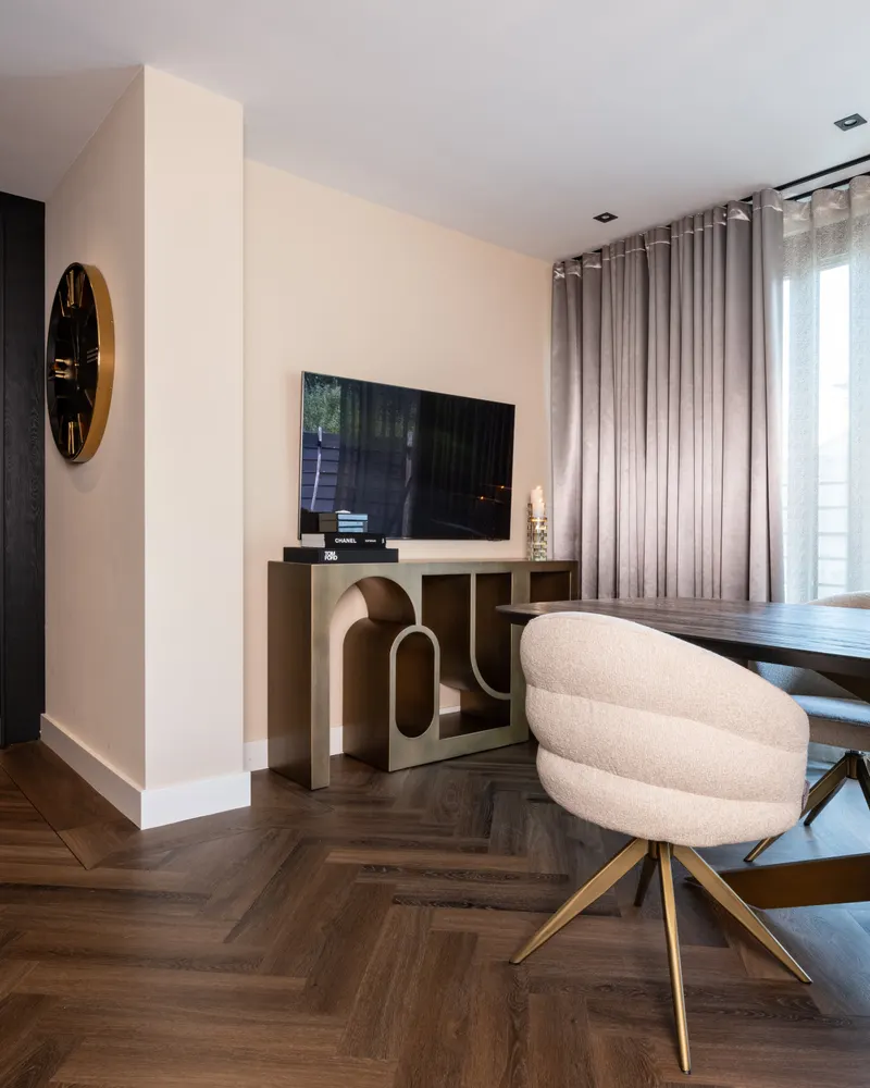 Konsolentisch Alexander Jones, Goldfarben, gebürstet von Richmond Interiors, Wohnbeispiel 9, im Wohnraum
