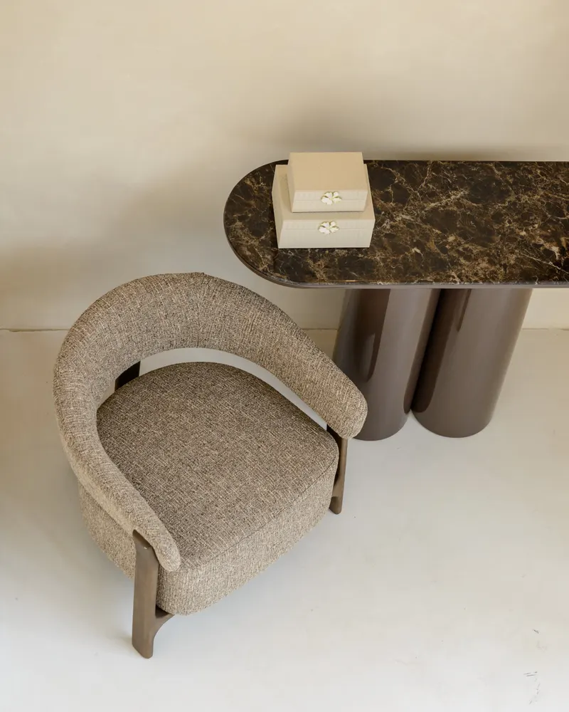 Almundi, Schokoladenbraun von Richmond Interiors, Wohnbeispiel 7, im Wohnraum