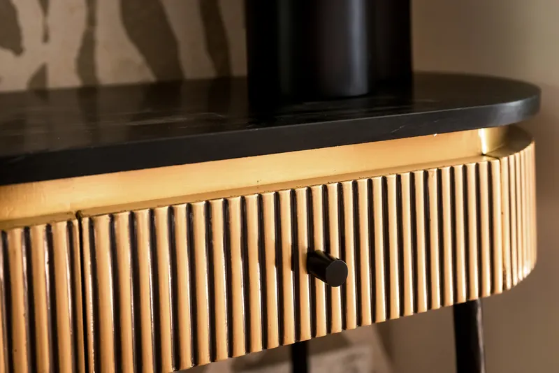 Konsolentisch Ironville, Goldfarben von Richmond Interiors, Wohnbeispiel 13, im Wohnraum
