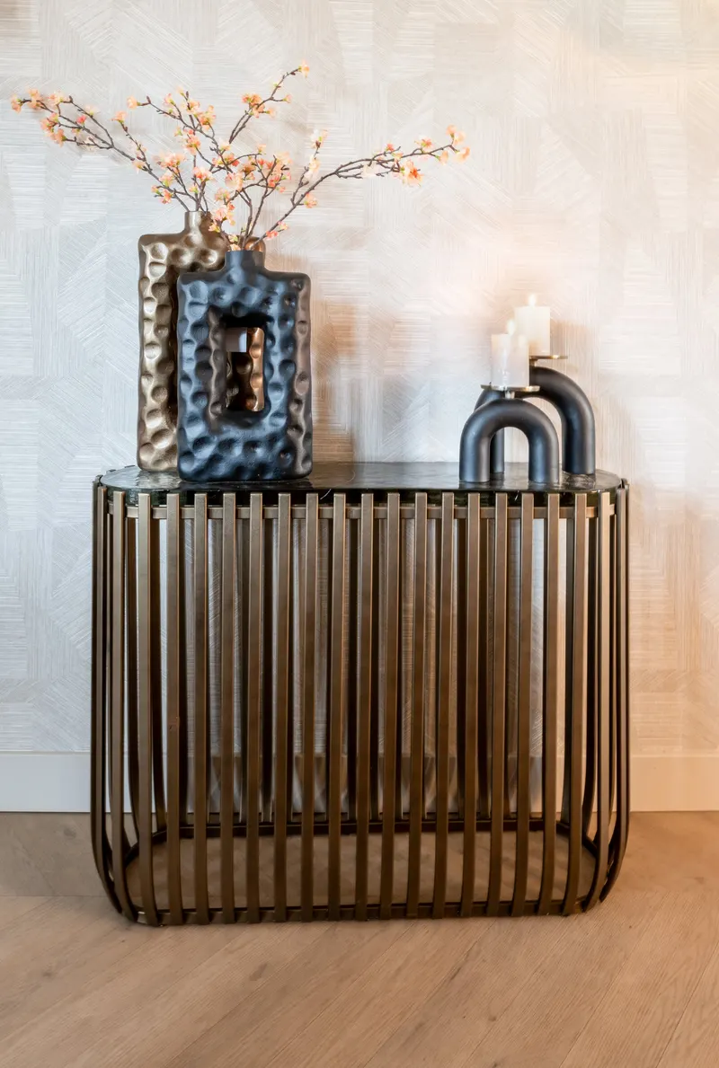 Konsolentisch Volante, Goldfarben von Richmond Interiors, Wohnbeispiel 5, im Wohnraum