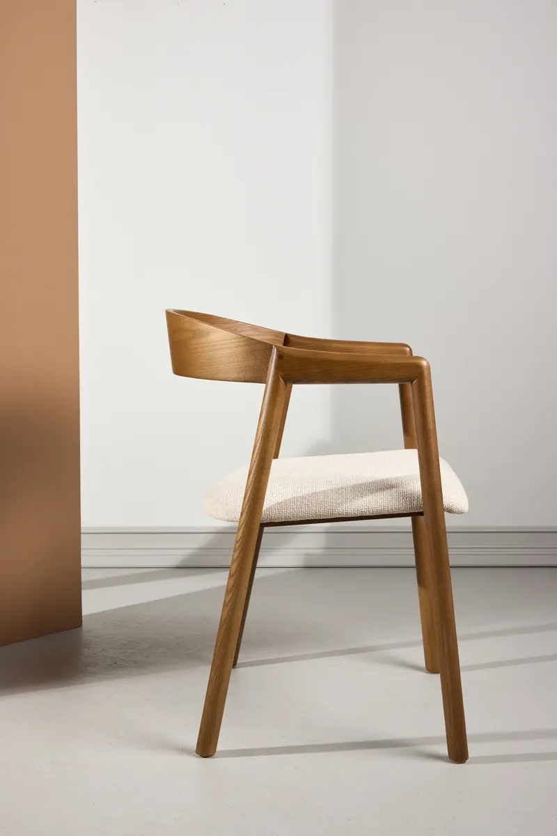Långön Esszimmerstuhl mit Armlehnen in Beige, Gestell Dunkelbraun, Polyester, im Wohnraum, Ansicht 4