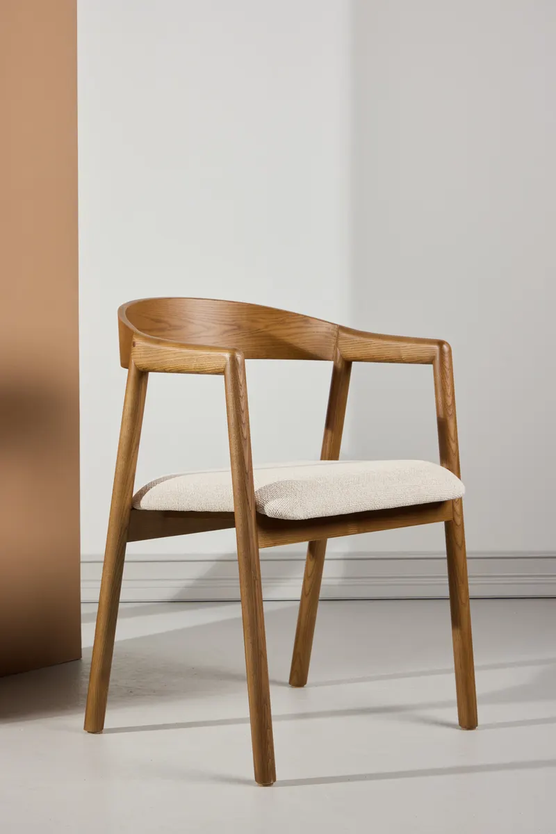 Långön Esszimmerstuhl mit Armlehnen in Beige, Gestell Dunkelbraun, Polyester, im Wohnraum, Ansicht 1
